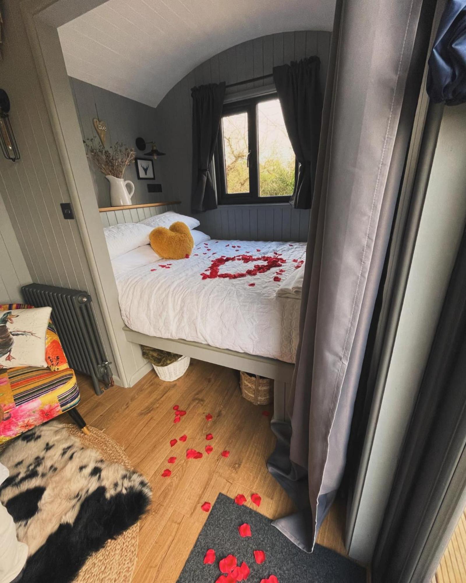 Rusty Duck Retreat Shepherds Hut Shedfield Dış mekan fotoğraf
