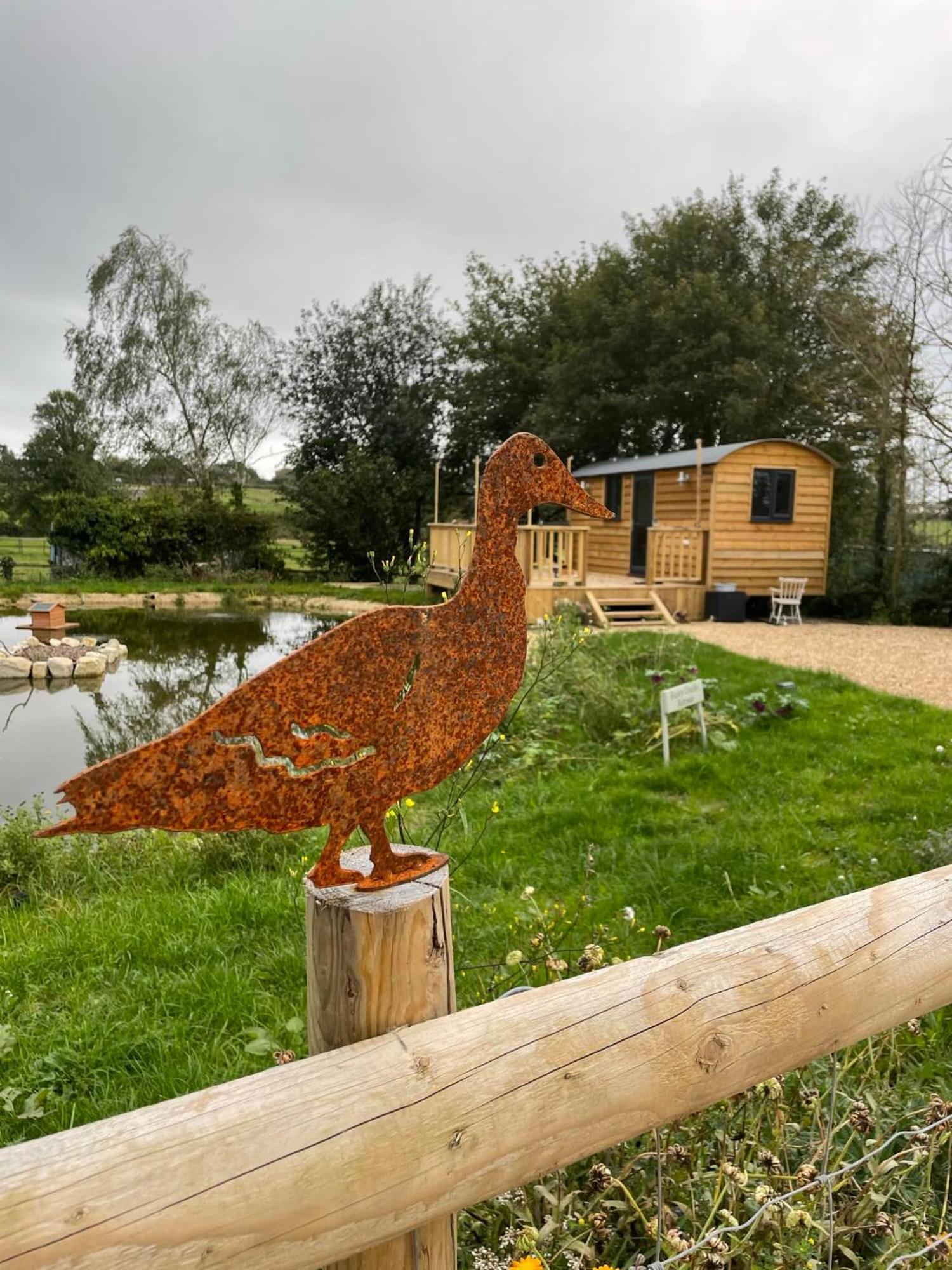 Rusty Duck Retreat Shepherds Hut Shedfield Dış mekan fotoğraf
